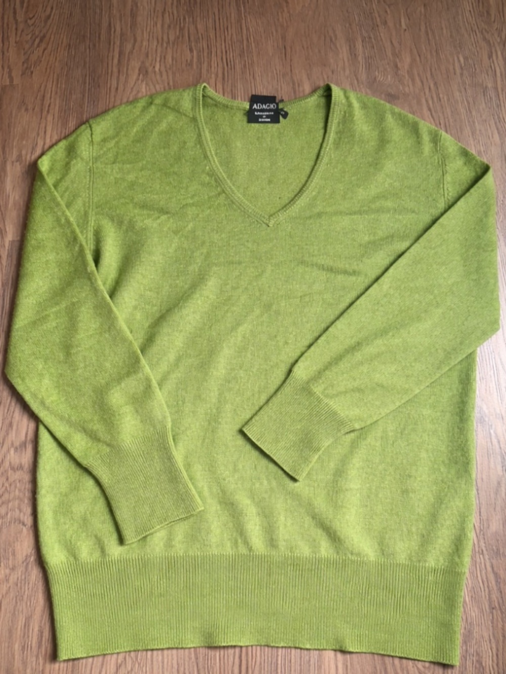 Luxury Lime Cashmere Silk Sweater – ADAGIO V-Neck Soft Knit EU 46